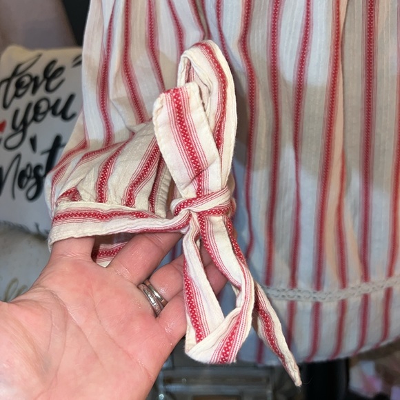 LC Lauren Conrad Size M Cold Shoulder Boho Top - Picture 11 of 13